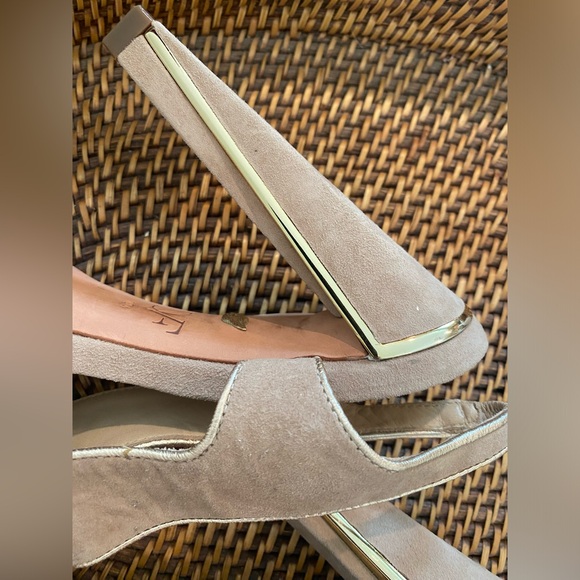Diane Von Furstenberg gold & suede slingback heel size 10 - Picture 9 of 9